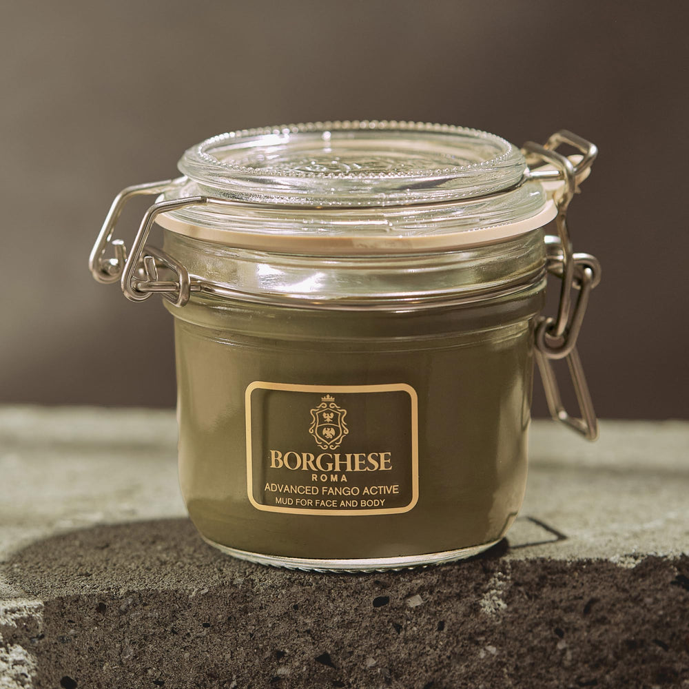 Borghese mineral mud pile showing natural ingredients and purifying benefit