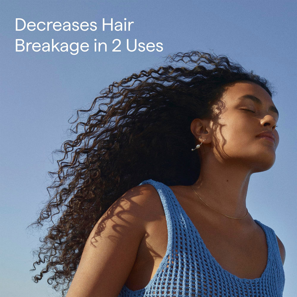 Briogeo hands detangling hair after use showing reduced breakage