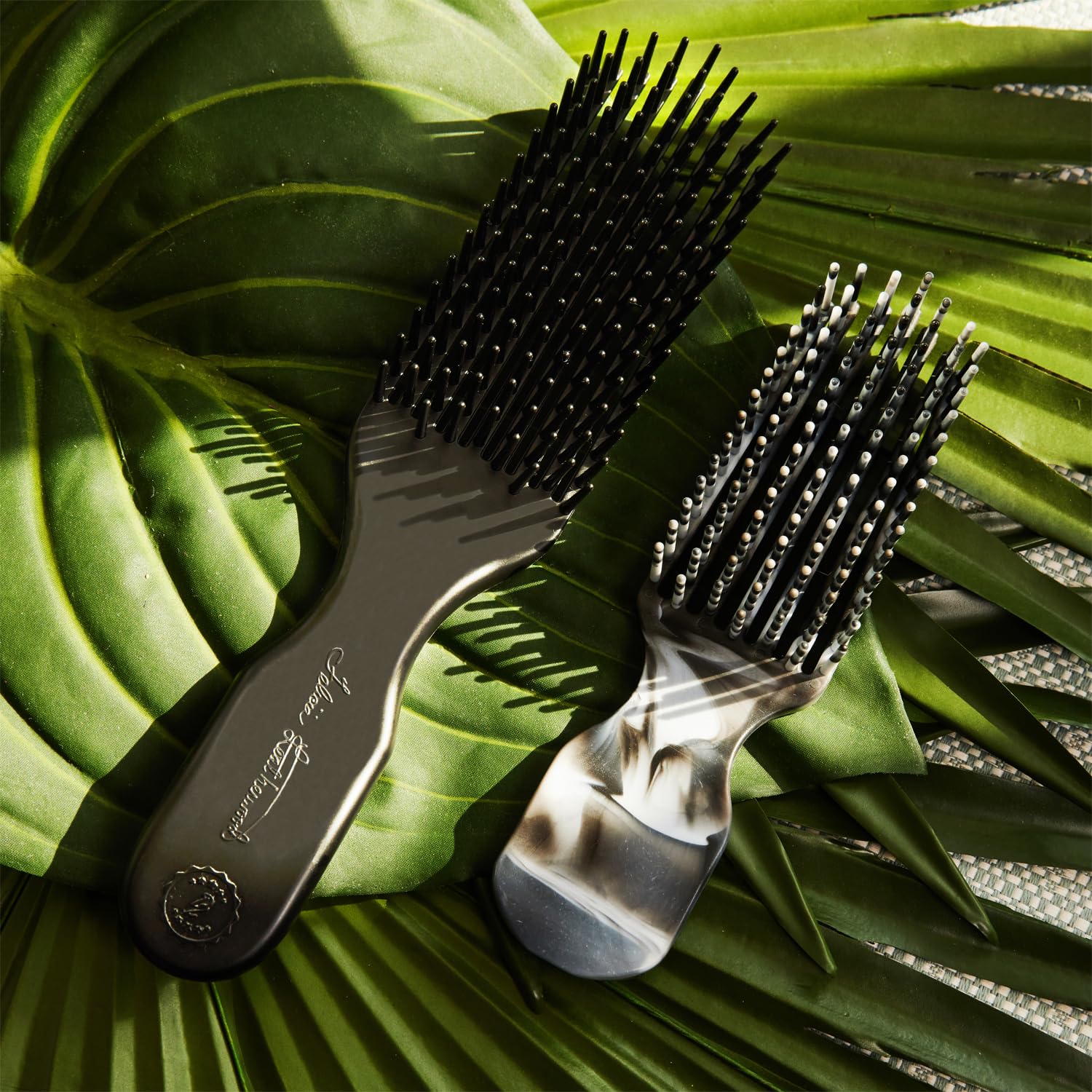 Brush With The Best smoothing dry curly hair showing reduced breakage benefit