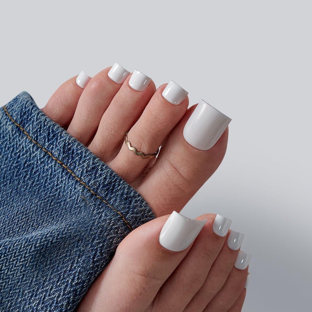 BTArtbox nails applied in sandals illustrating polished toes and durable salon appearance