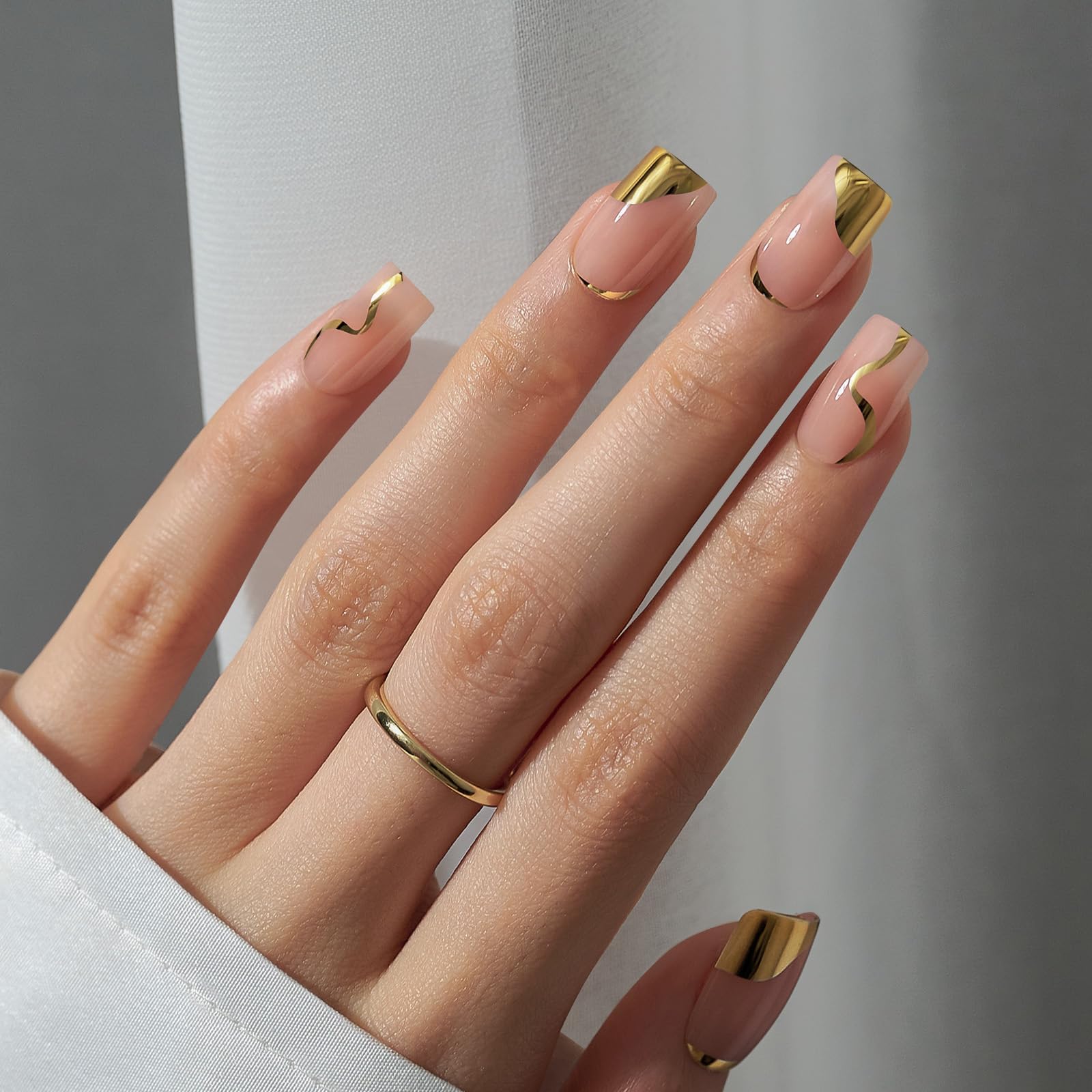 BTArtbox close-up of gold nail shine showing salon-quality finish benefit