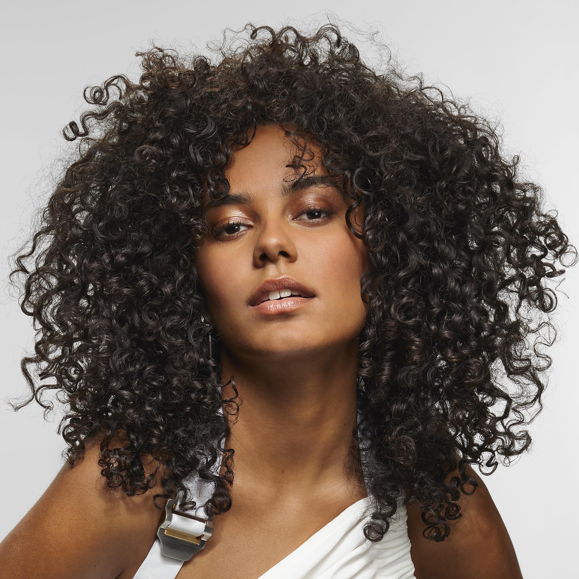 Bumble and bumble travel shampoo inside beach bag illustrating portability and frizz control