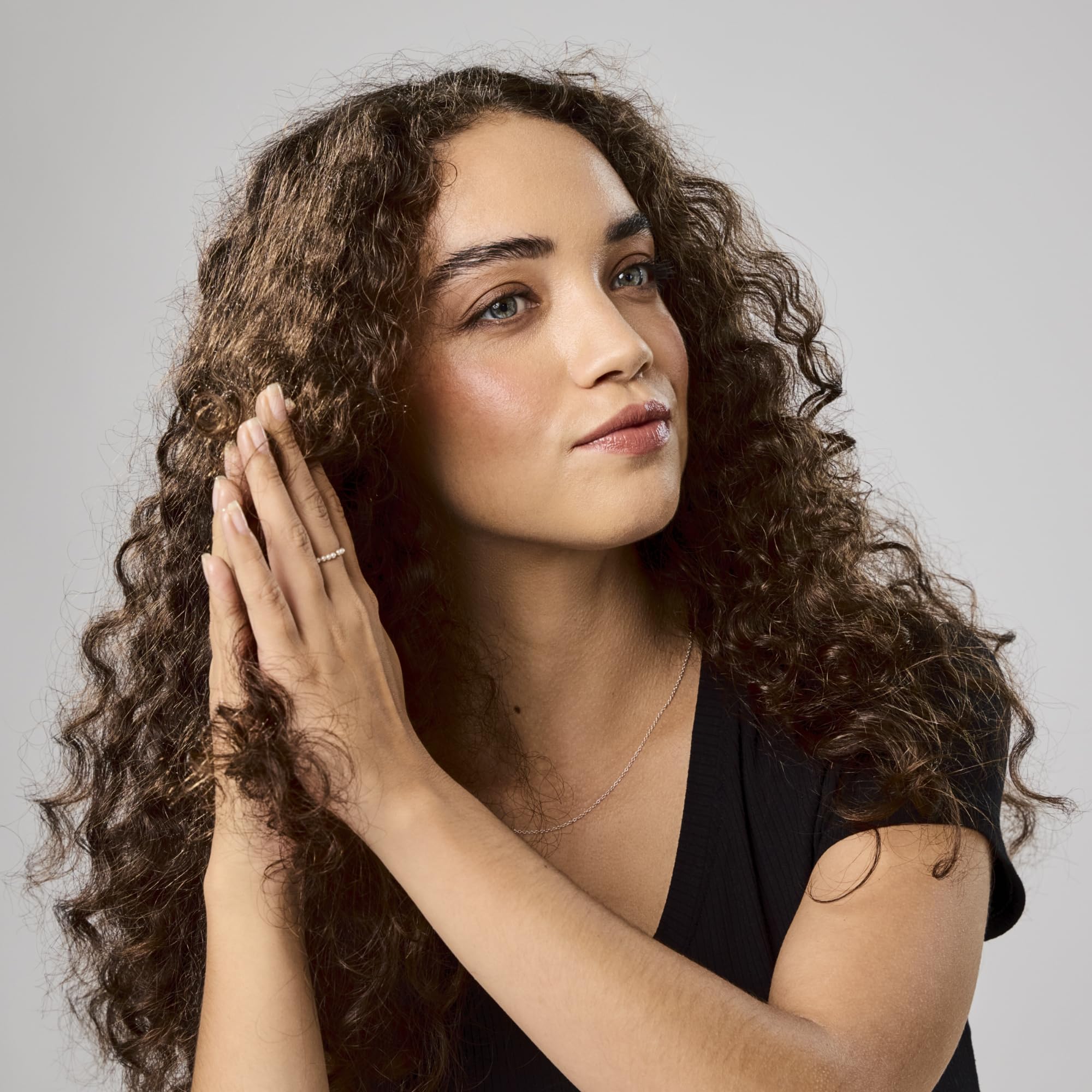 Bumble and bumble oil on hair ends close-up smoothing split ends and adding shine
