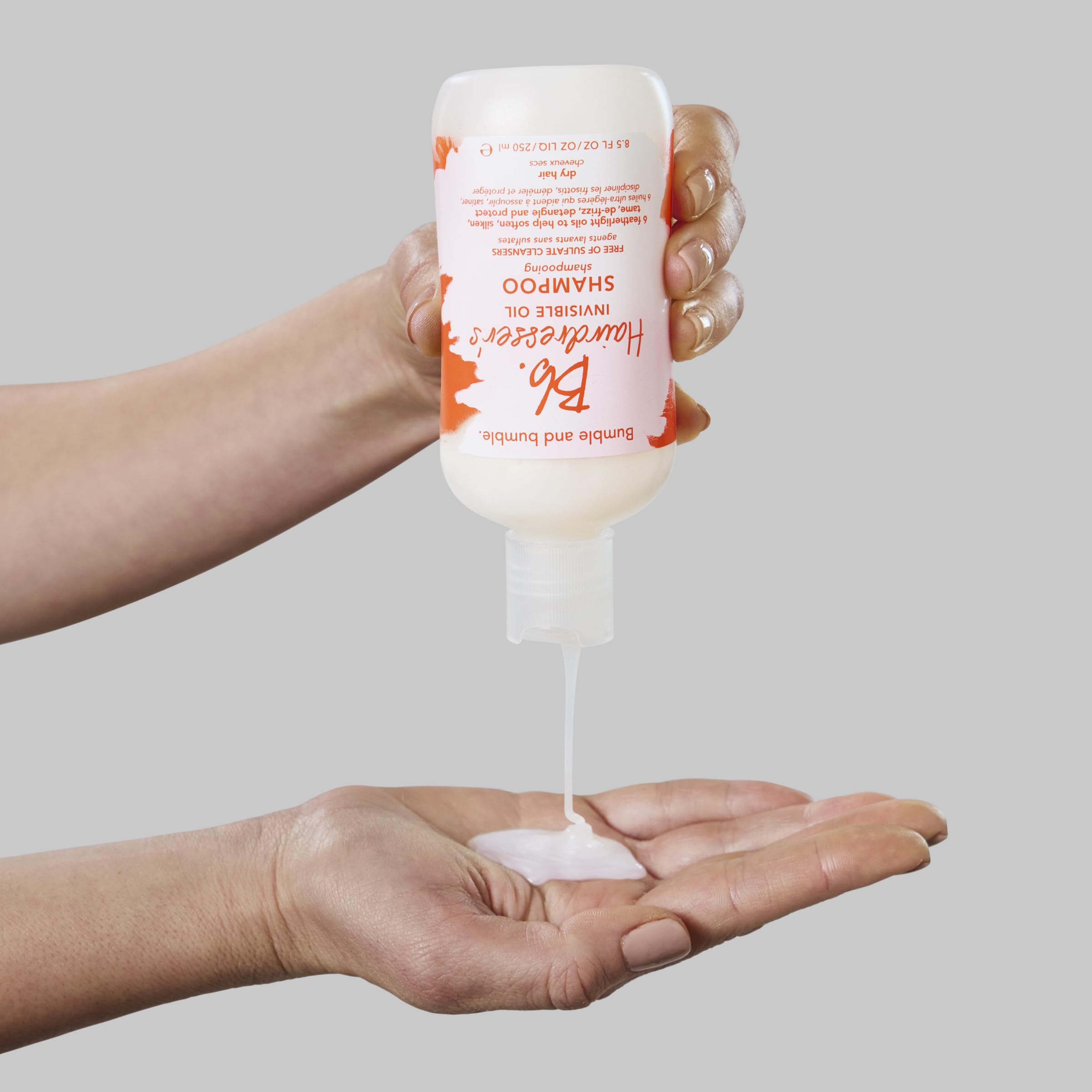 Bumble and bumble creamy foam texture illustrating gentle hydrating lather