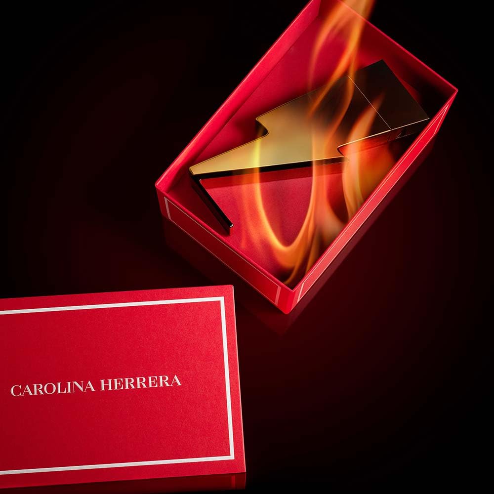 Carolina Herrera liquid drop close-up illustrating concentrated EDP texture and richness