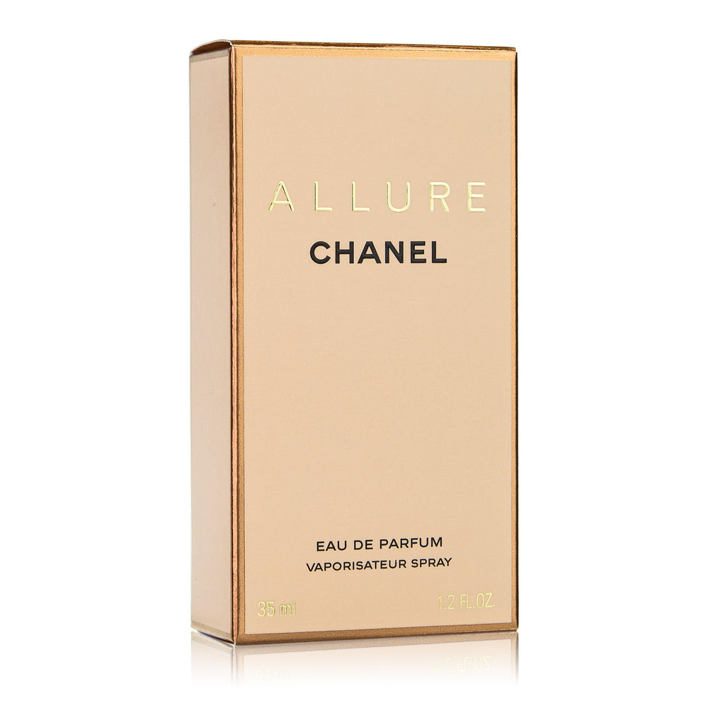 CHANEL ALLURE texture and ingredients close-up emphasizing fruity floral composition