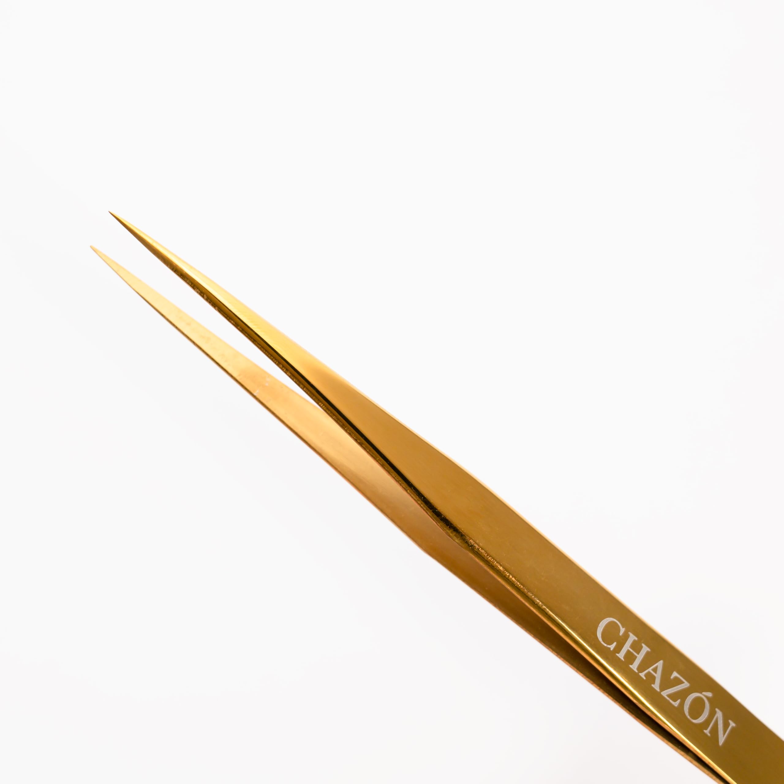 CHAZÓN gold tweezers front view showing sleek titanium finish and ergonomic shape for durable control