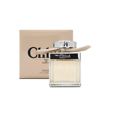 Chloé floral ingredient close-up highlighting rose and peony for romantic freshness