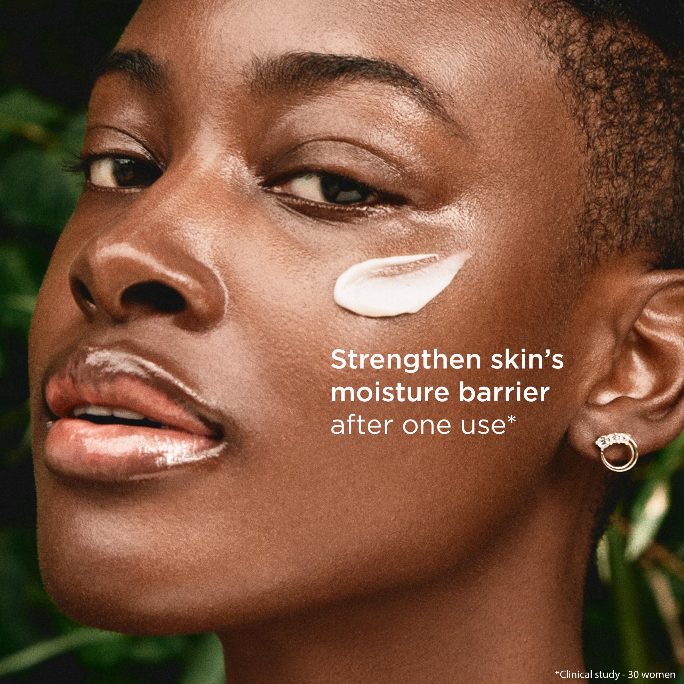 CLARINS SPF 15 label close-up emphasizing daily UV defense benefit