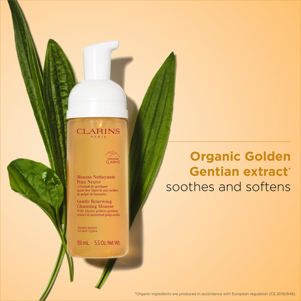 CLARINS close-up foam texture illustrating soft, non-abrasive exfoliation benefit