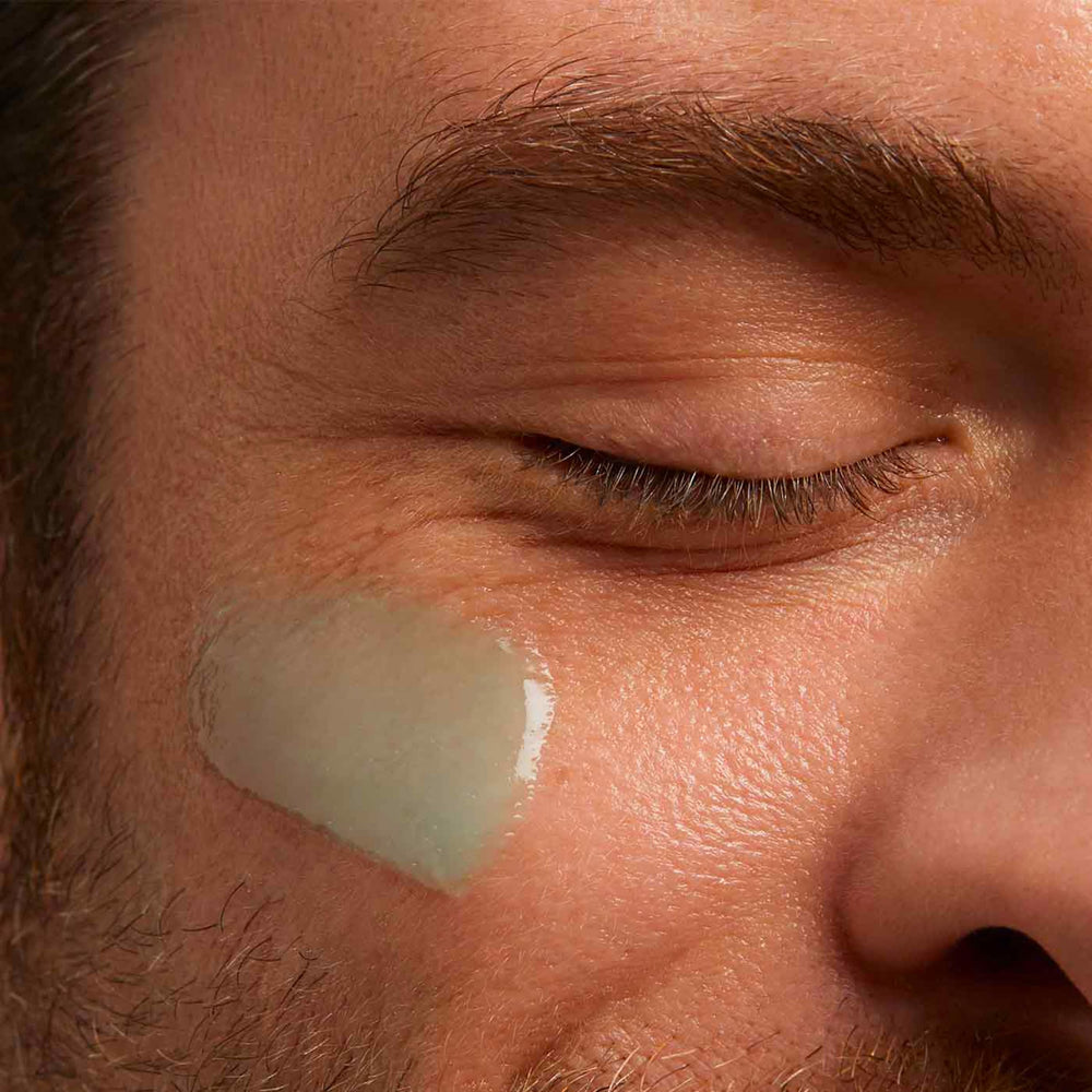CLARINS gel in use after shaving to soothe and cool skin quickly