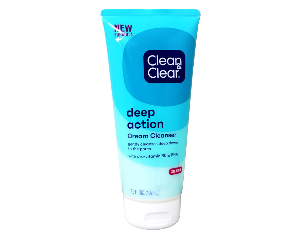Clean & Clear creamy cleanser texture close-up highlighting smooth formula for gentle skin care