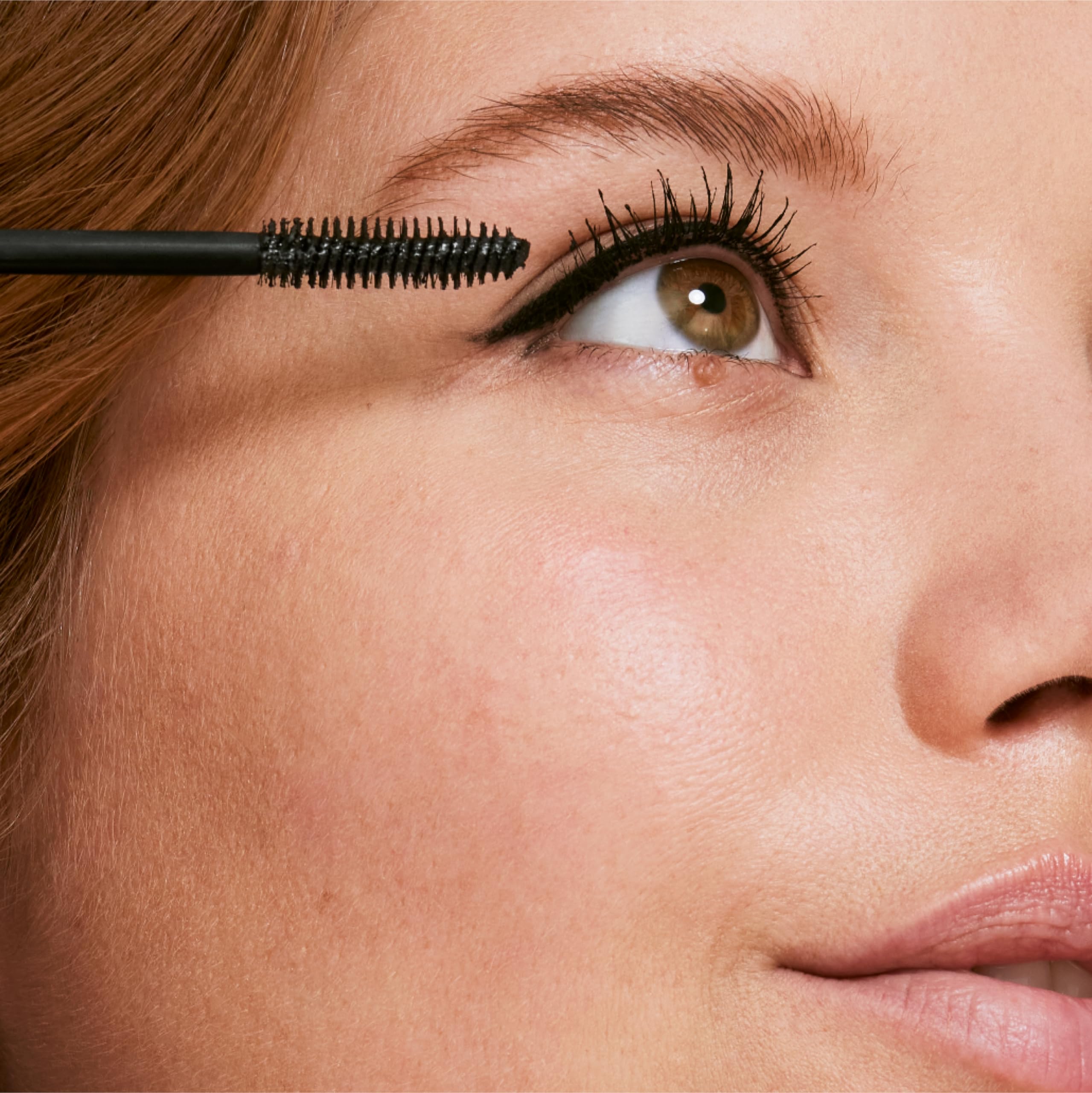 Clinique before-and-after lashes showing length and volumizing benefit