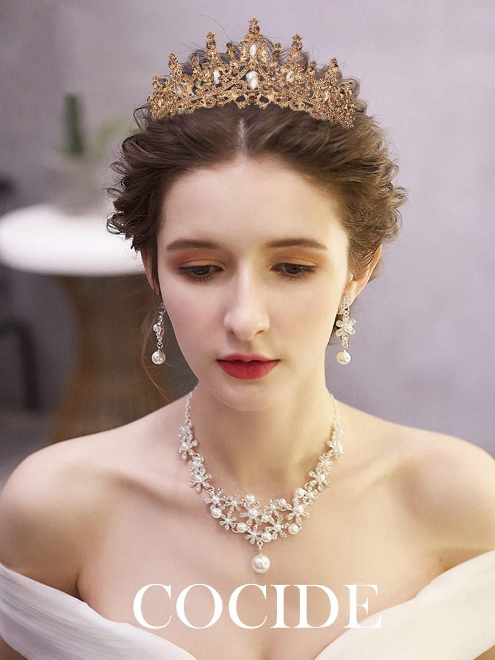 COCIDE tiara on bride lifestyle shot showing elegant wedding styling