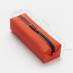 Comfyable zipper and handle detail highlighting durability and easy carry