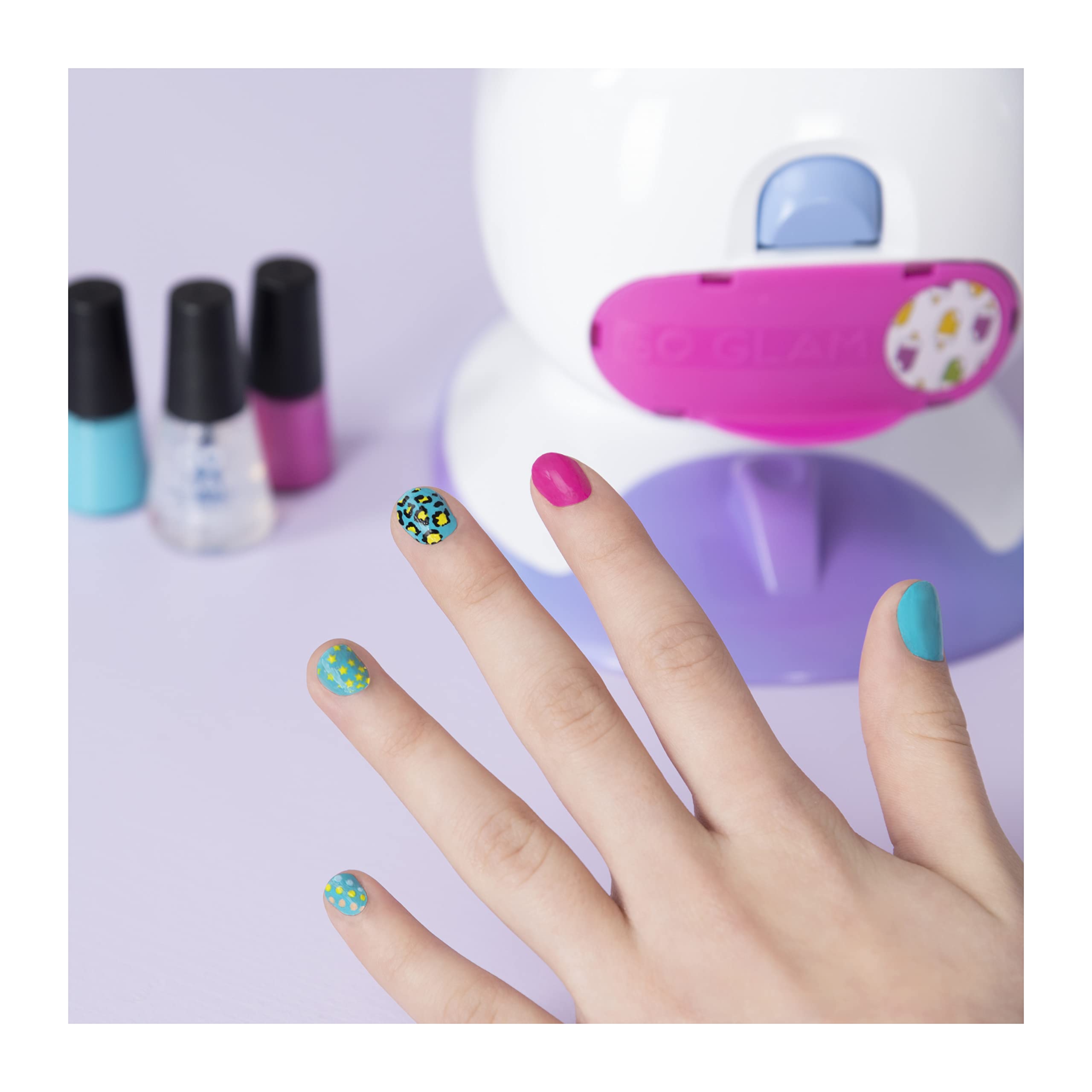 Cool Maker stamping action on a fingernail demonstrating easy transfer