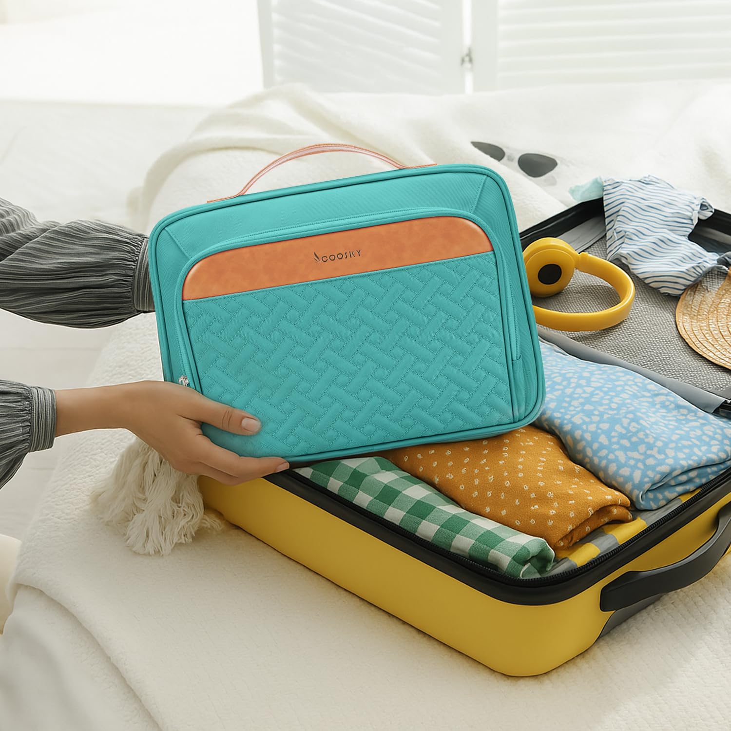 COOSKY open and hanging with clear pockets visible benefit: quick item access