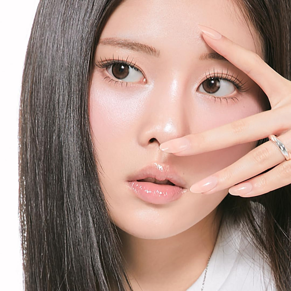 CORINGCO lashes on eye in styled makeup look for natural enhancement benefit