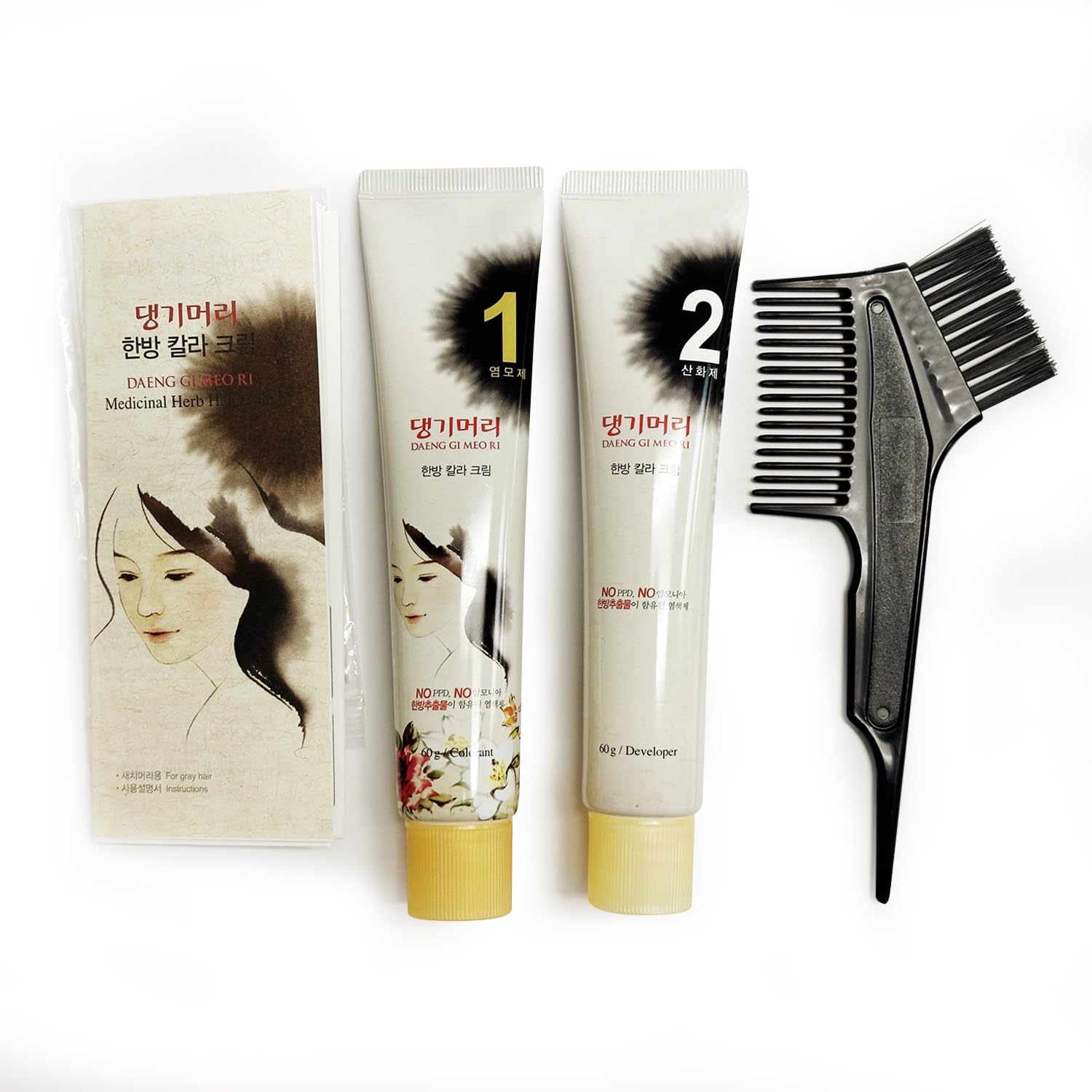 Daeng Gi Meo Ri being applied to hair demonstrating even coverage and gentle formula