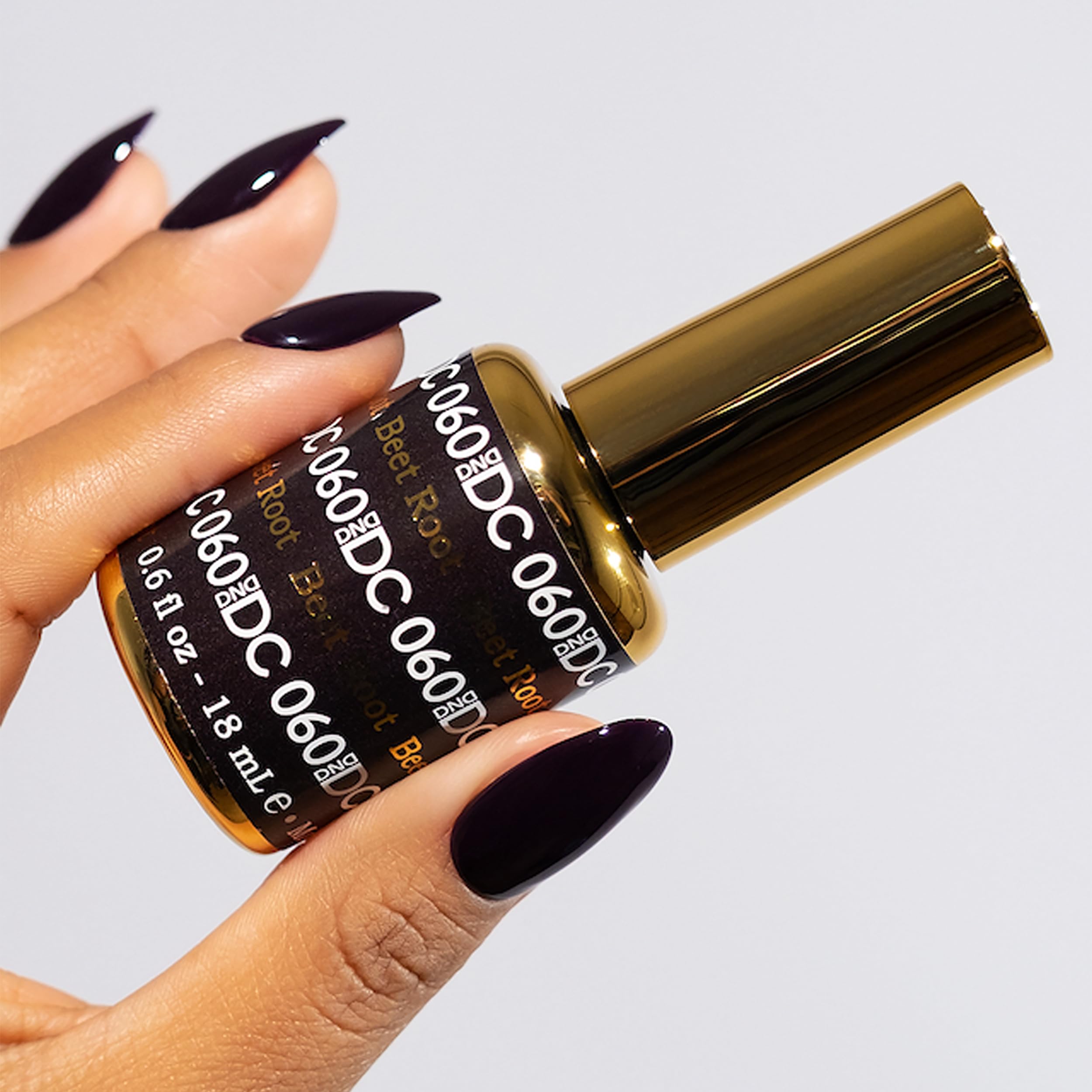 DAISY DND two bottles side by side displaying gel and lacquer for versatile wear