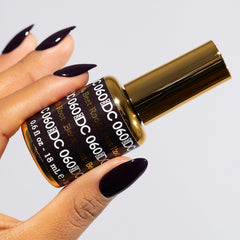 DAISY DND two bottles side by side displaying gel and lacquer for versatile wear