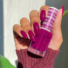 DAISY DND paired gel and lacquer bottles highlighting matching color