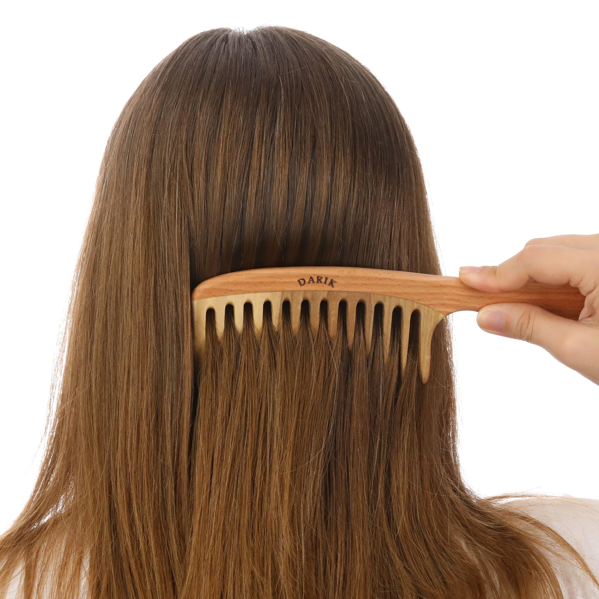 Darık Profesyonel Ahşap close-up of wide teeth highlighting smooth, rounded tips
