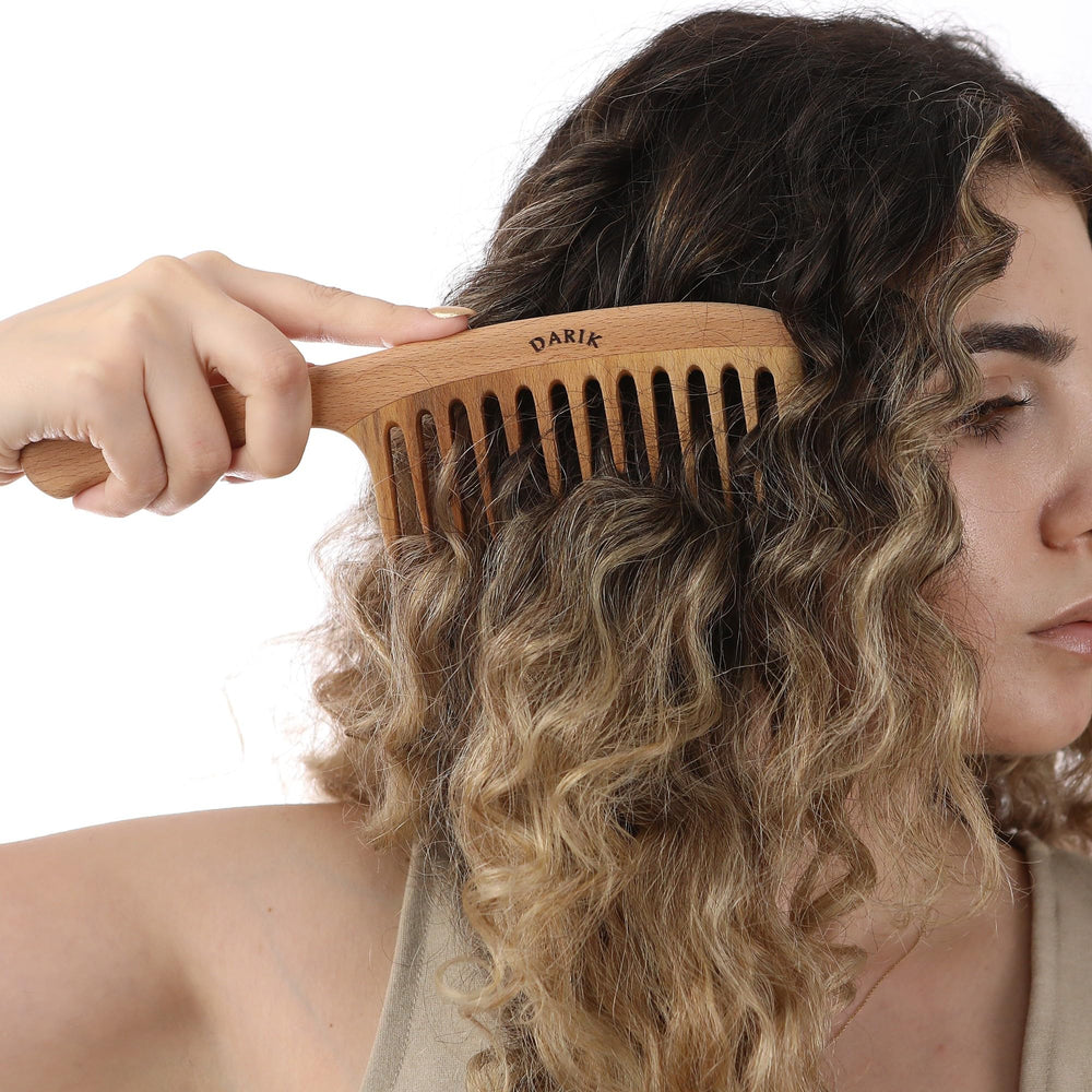 Darık Profesyonel Ahşap comb on bathroom counter suggests everyday grooming convenience