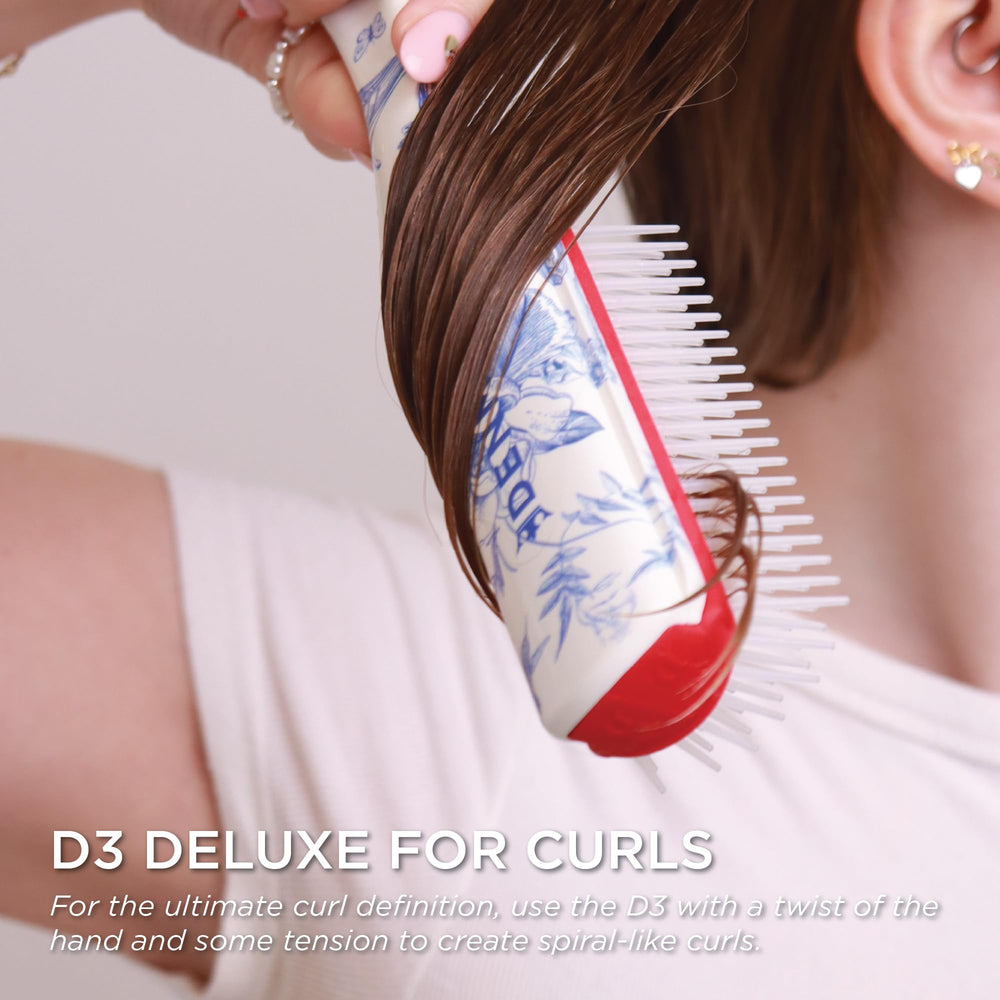 Denman D3 bristles close-up highlighting rounded nylon pins for gentle detangling