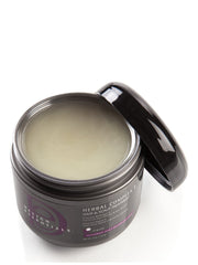 Design Essentials being massaged into scalp demonstrating soothing moisture benefit