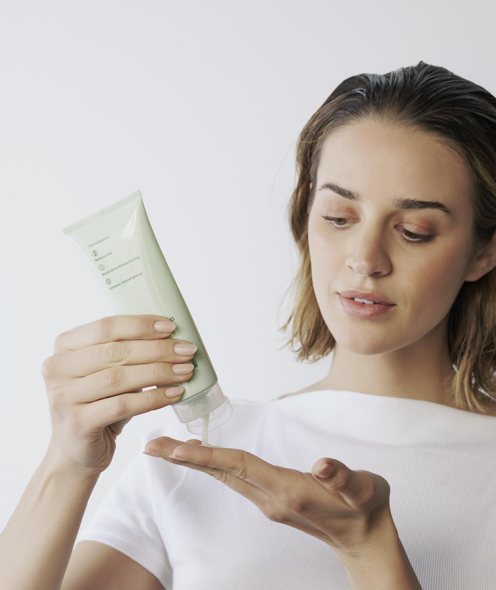 Divi cream in bathroom during styling routine promoting easy use
