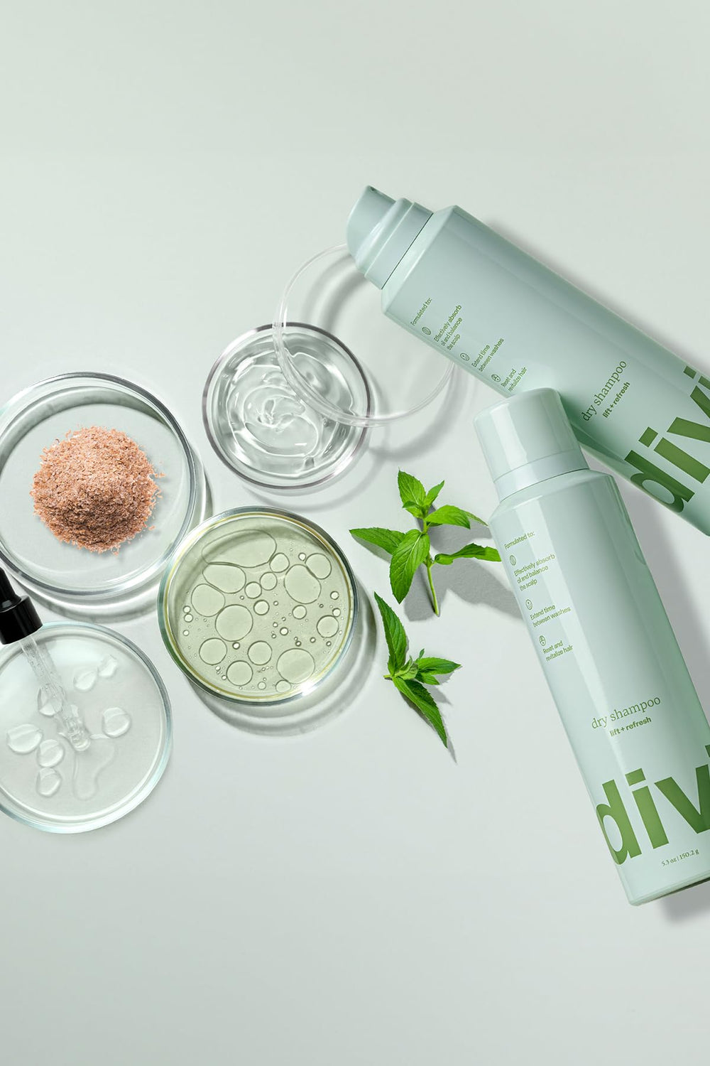 divi powder texture detail illustrating oil-absorbing rice and cornstarch