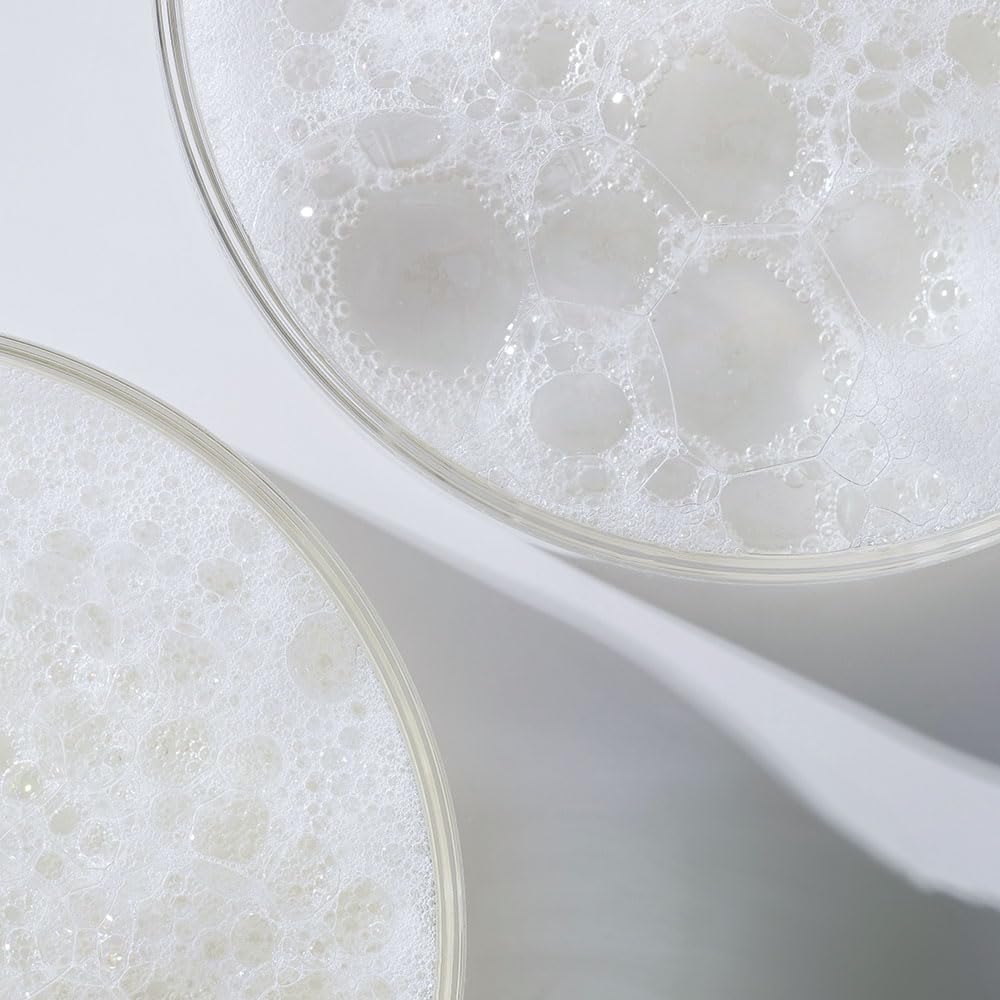Divi label close-up showing key ingredients and gentle, color-safe formulation