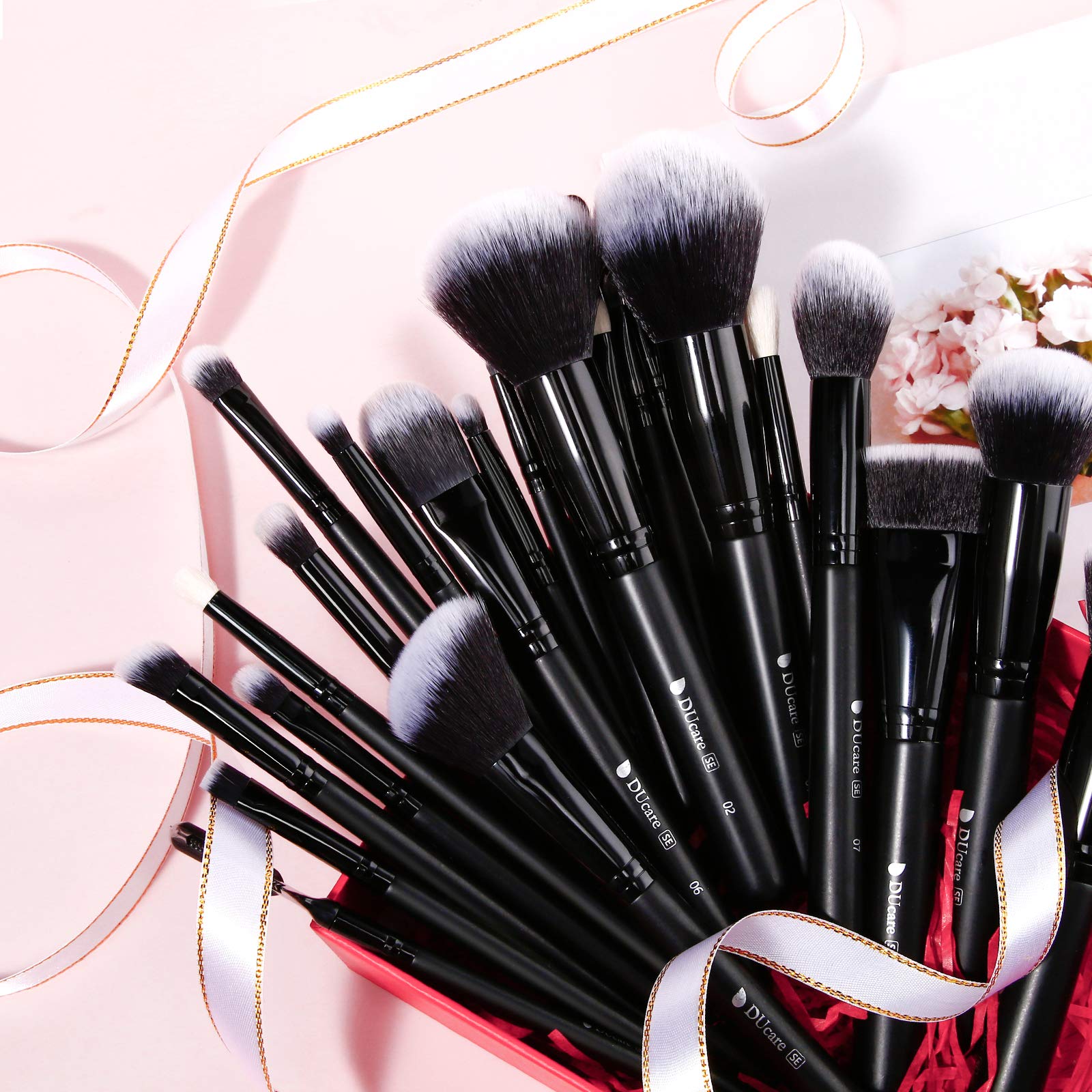 DUcare bristles close-up showing soft synthetic texture for smooth blending