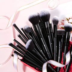 DUcare bristles close-up showing soft synthetic texture for smooth blending