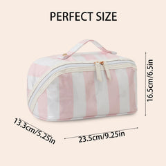 DYSHAYEN interior compartments and pockets organizing brushes and cosmetics