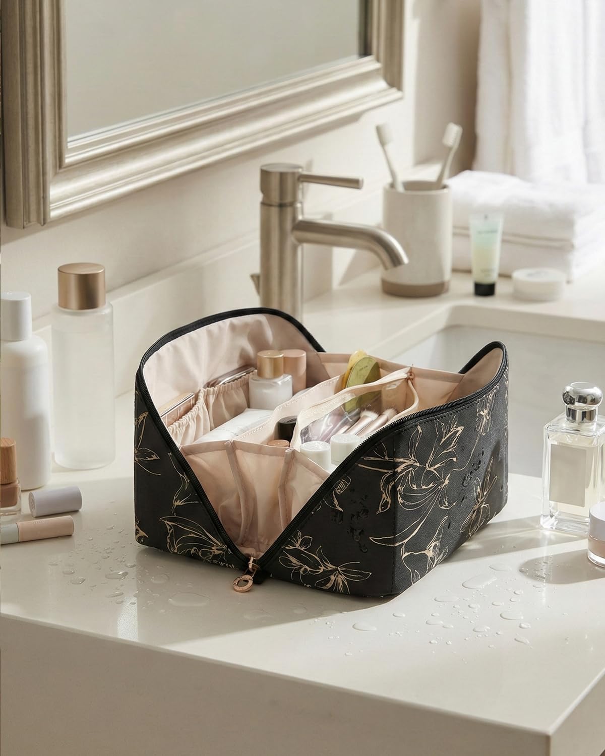 EACHY inflatable padding interior protecting cosmetics during travel