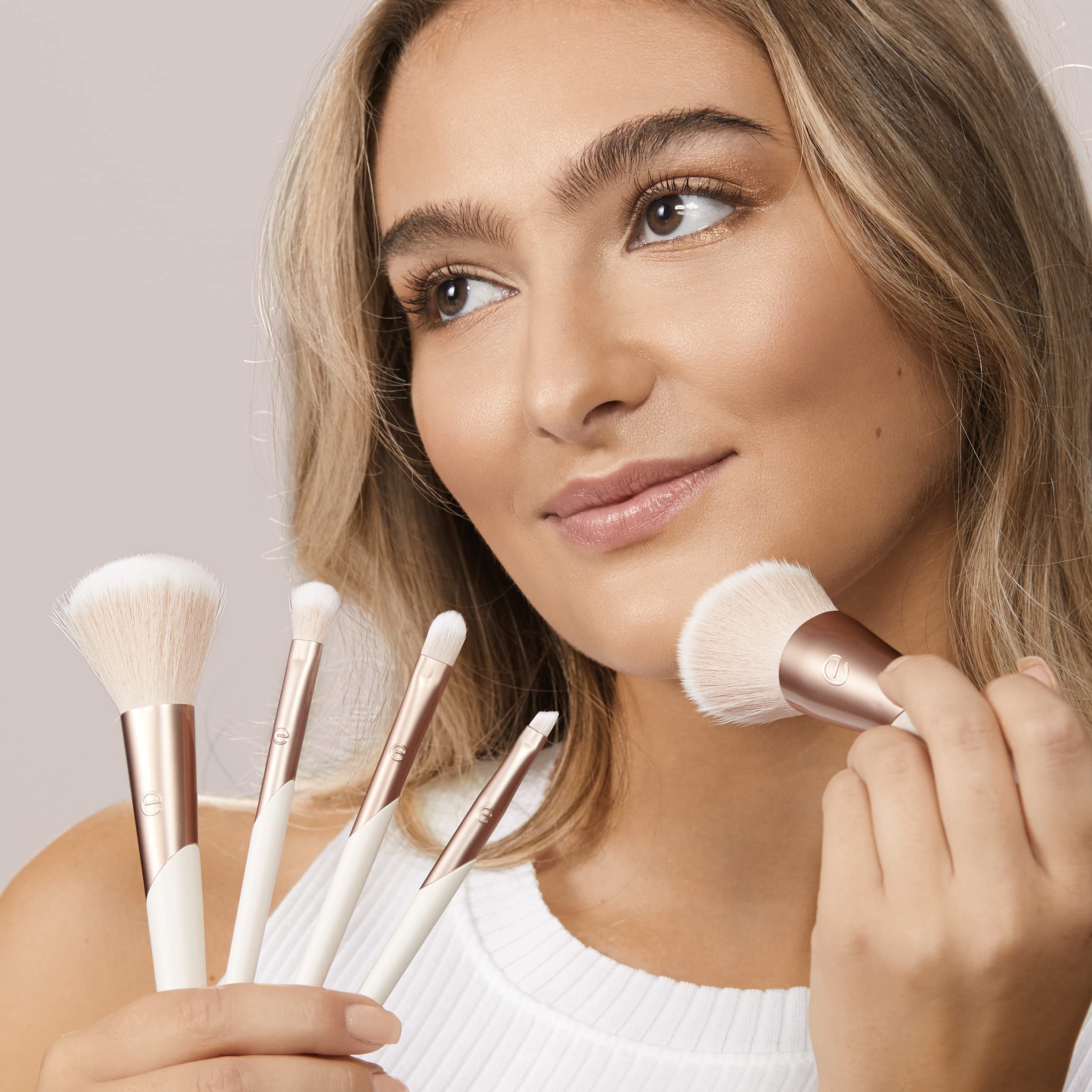 EcoTools tapered blending brush demonstrating seamless eyeshadow diffusion