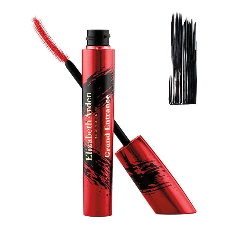 Elizabeth Arden lifestyle application on eyes demonstrating lifted, voluminous lashes