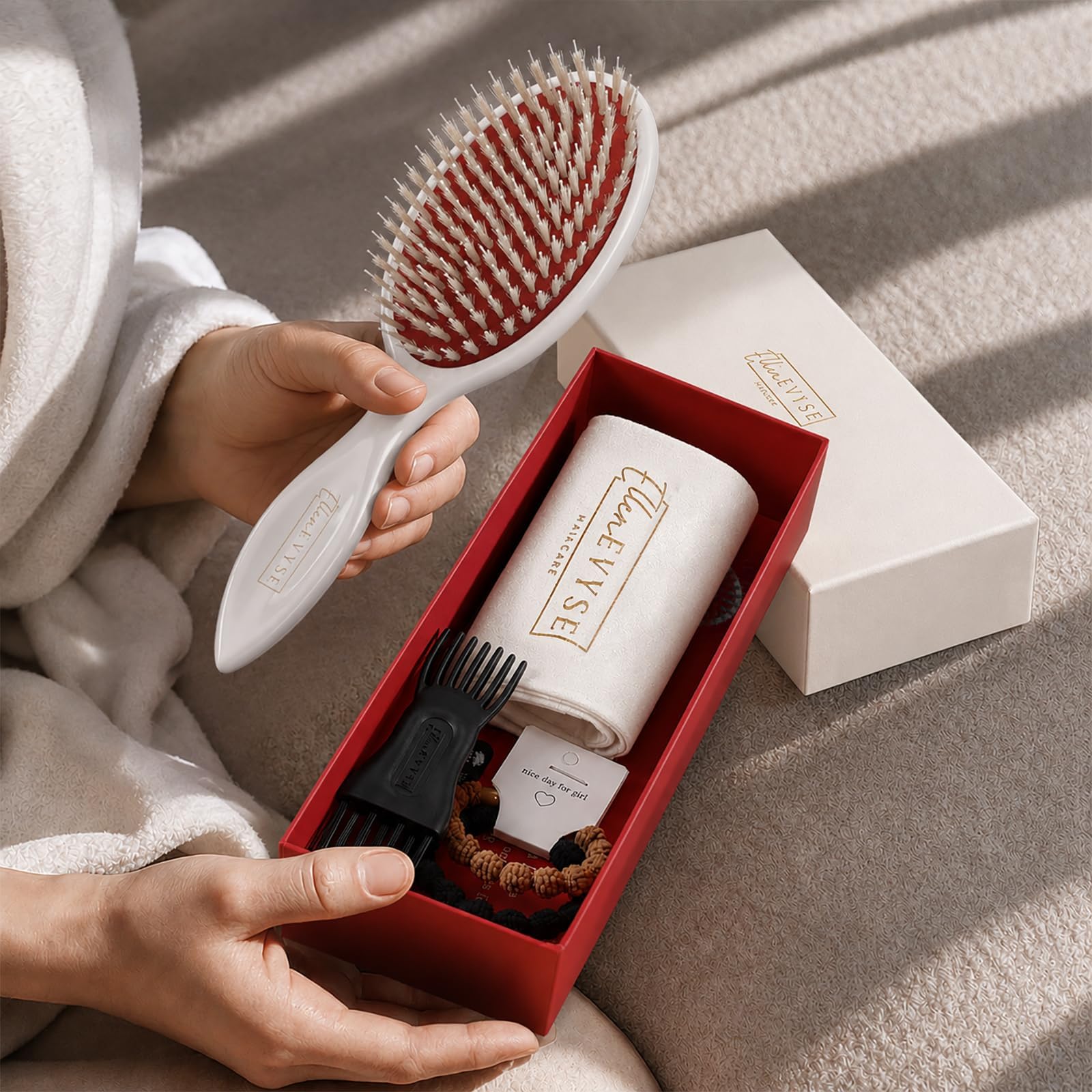 Ellen Evyse travel pouch protecting brush for clean storage on the go