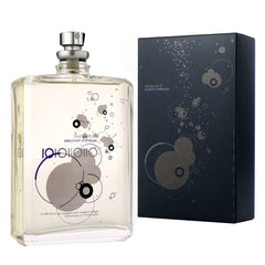 Escentric Molecules Molecule 01 applied on wrist in lifestyle scene illustrating subtle long-lasting effect