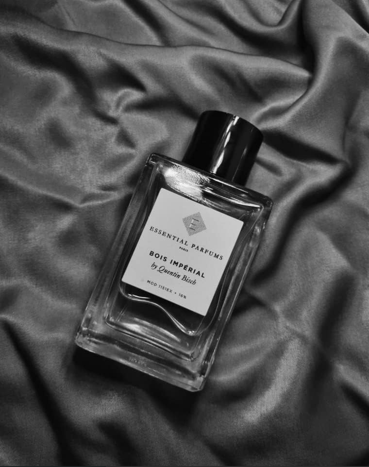 Essential Parfums Bois Imperial close-up of glass and cap highlighting premium finish