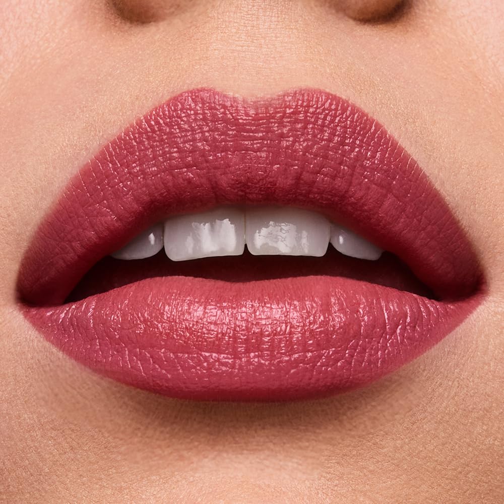 Estée Lauder model wearing 220 Powerful in lifestyle setting benefit: wearable, flattering color