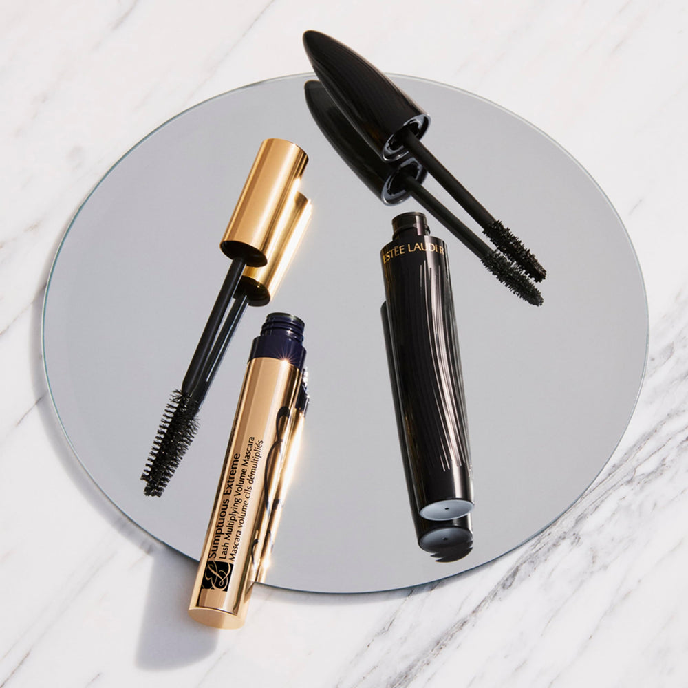 Estée Lauder mascara applied on lashes demonstrating dramatic length and lift