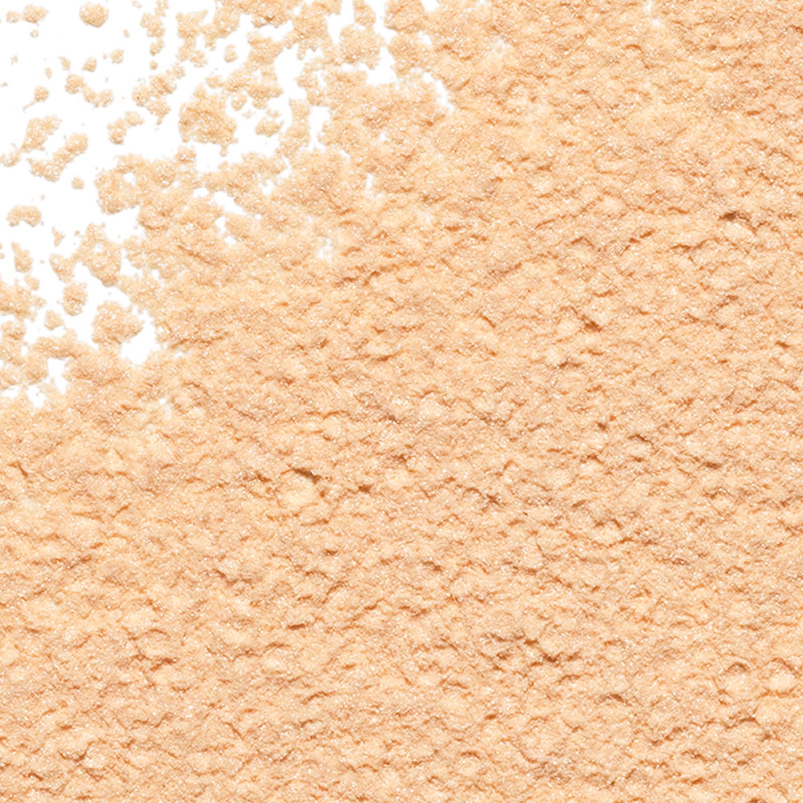 Estée Lauder microfine powder texture close-up highlighting silky, blur effect