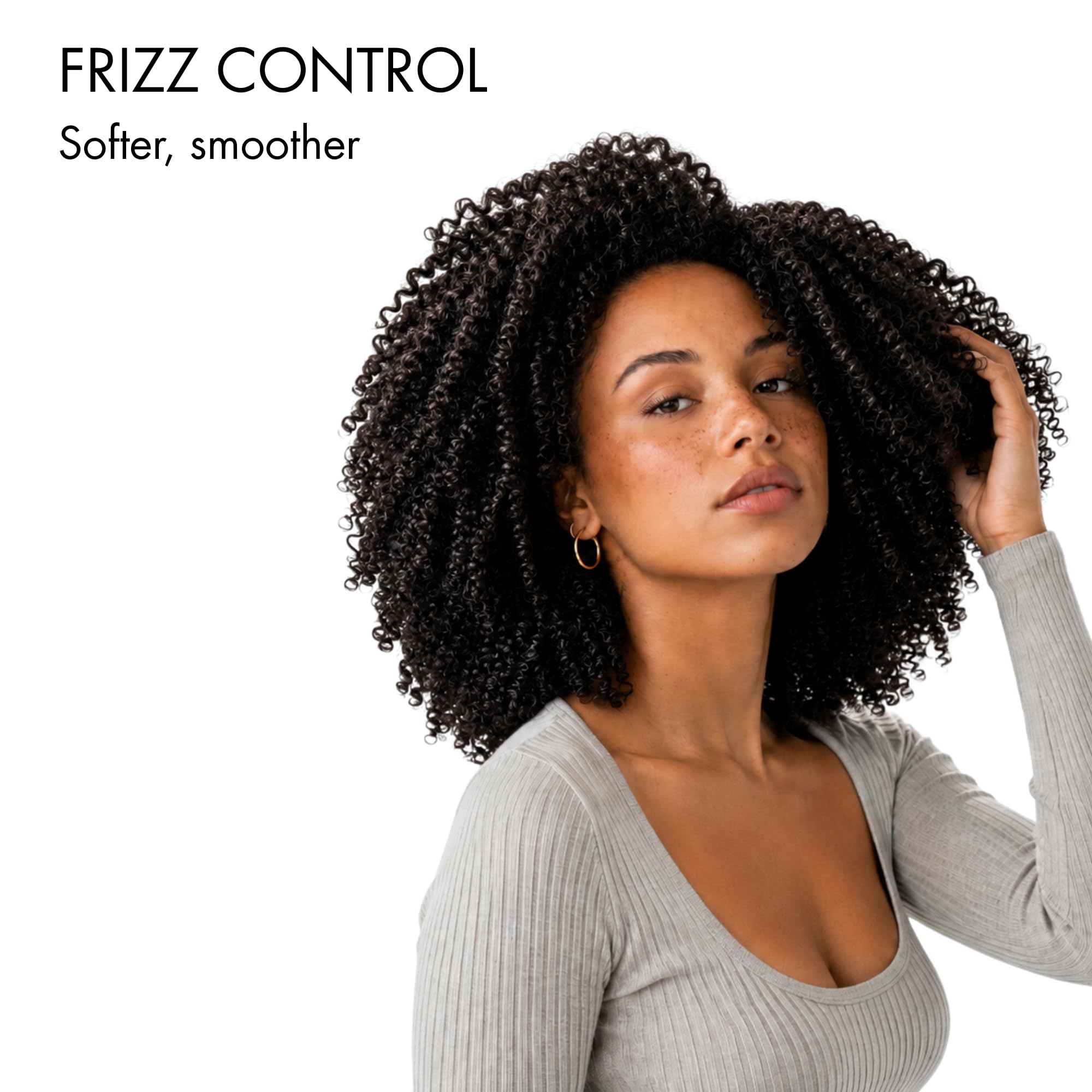 Etniker Amazonia applied to curly hair demonstrating detangling and softness