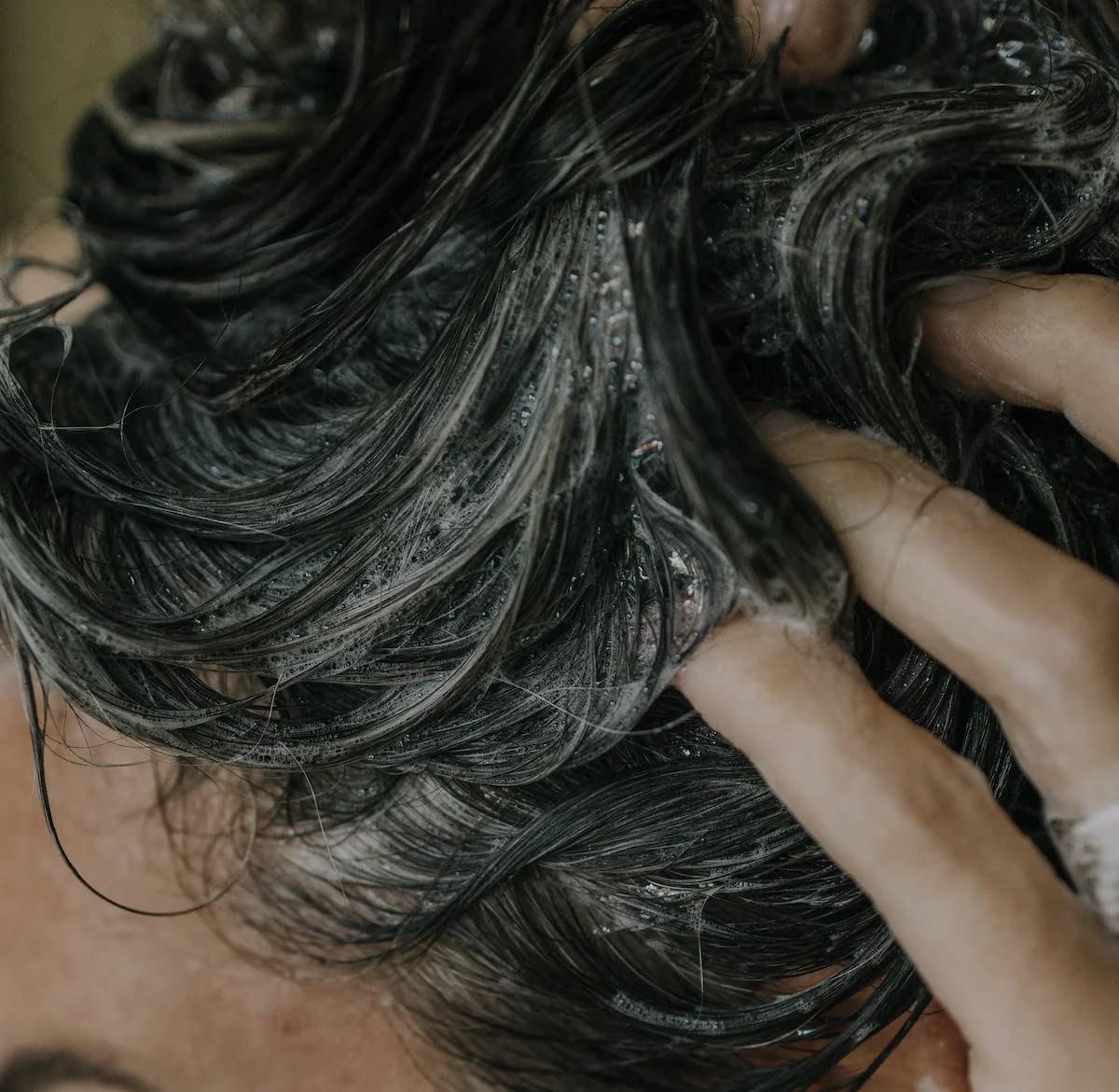 EVOLVh use in shower showing application and manageable lathering