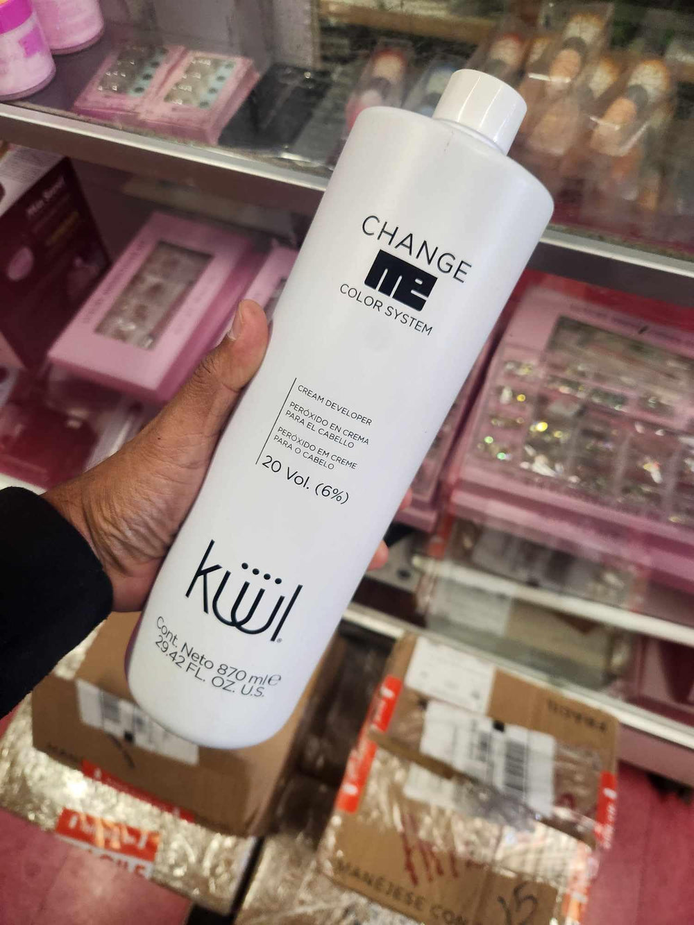 Fantasy Nails Kuül bottle cap and nozzle for controlled, mess-free pouring