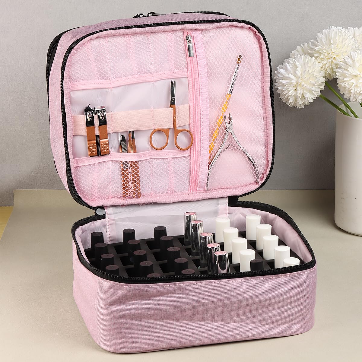 Fcozpjk sturdy handle and zipper detail for reliable carrying and secure closure