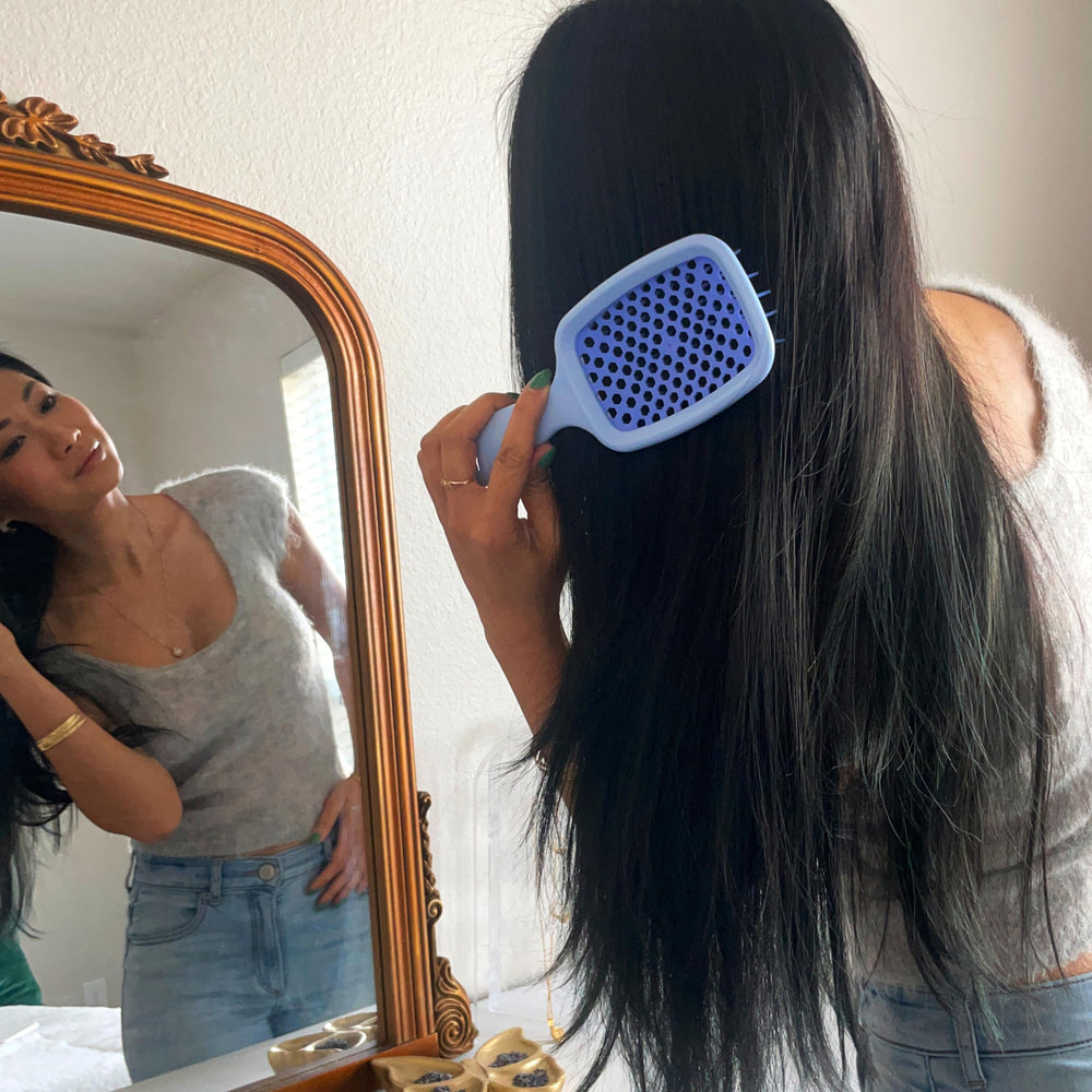 FHI Heat UNbrush close-up of DuoFlex dual-length bristles showing gentle detangling